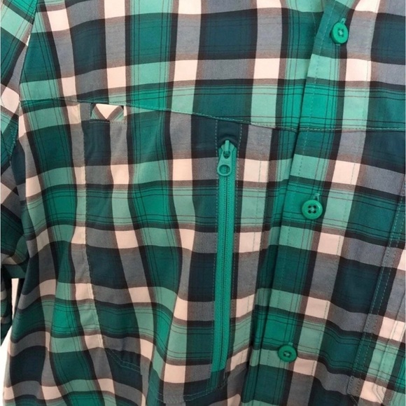 Under Armour Men's Large (L) Green Plaid Vented Moisture Wick Button Camp Shirt - Picture 4 of 7
